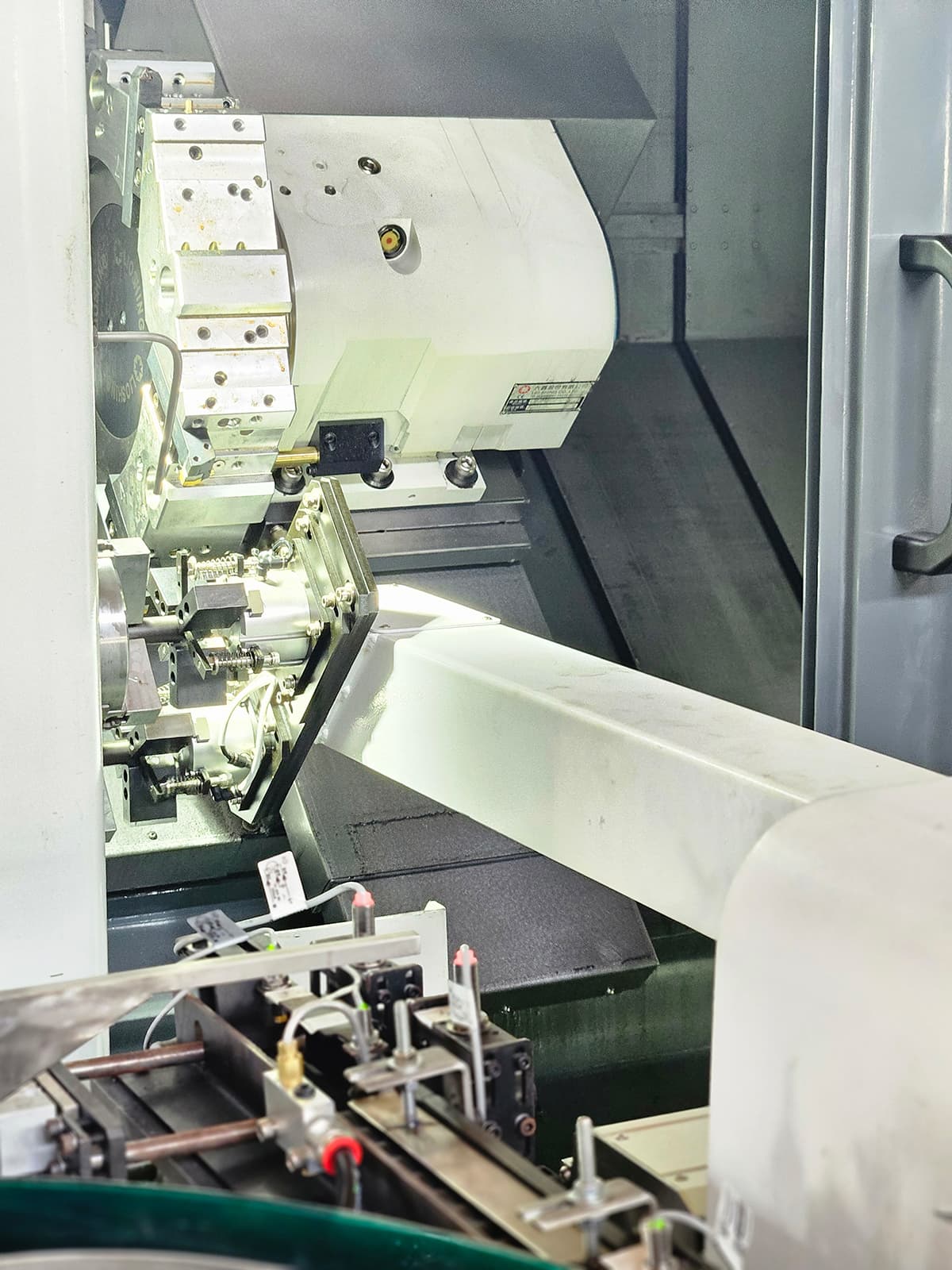 Stable Cutting CNC Lathe